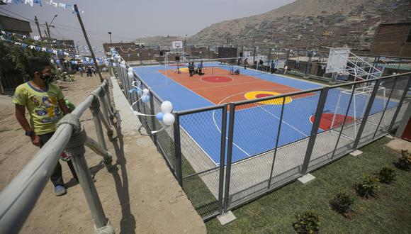 El alcalde de Lima, Jorge Muñoz, participó en la inauguración de una losa deportiva en Ate. (Foto: Municipalidad de Lima)