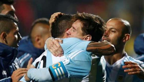 Carlos Tévez defendió a Lionel Messi de las críticas