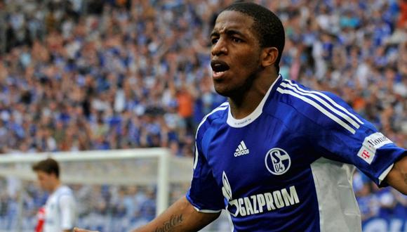 Schalke viajó a Turquía sin Farfán, pero la 'Foca' va tras ellos