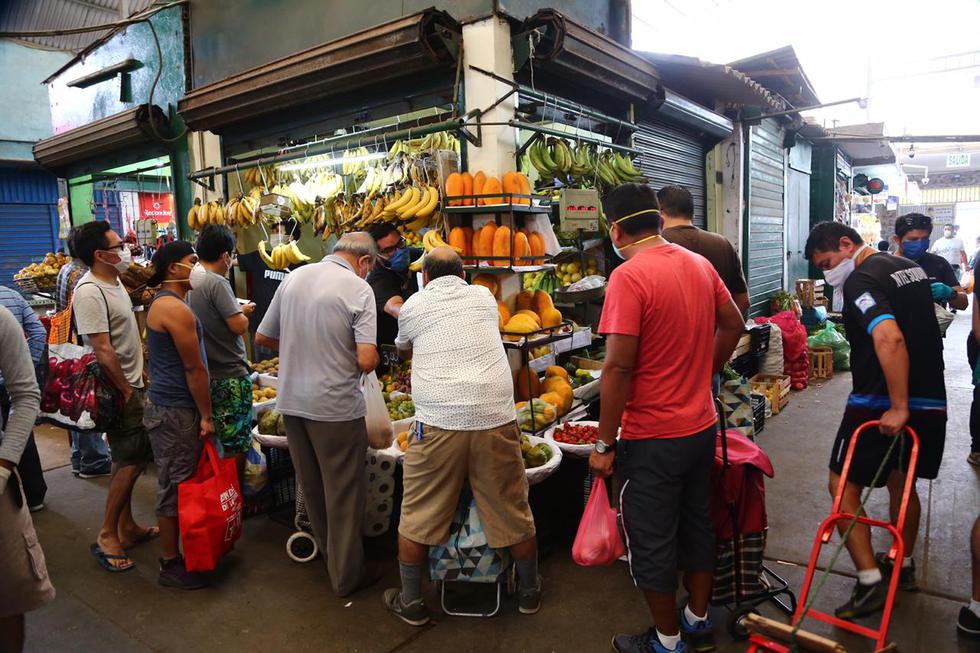 Así es la salida de hombres a los mercados de Lima tras medida de Martín Vizcarra. Foto: Hugo Curotto / GEC
