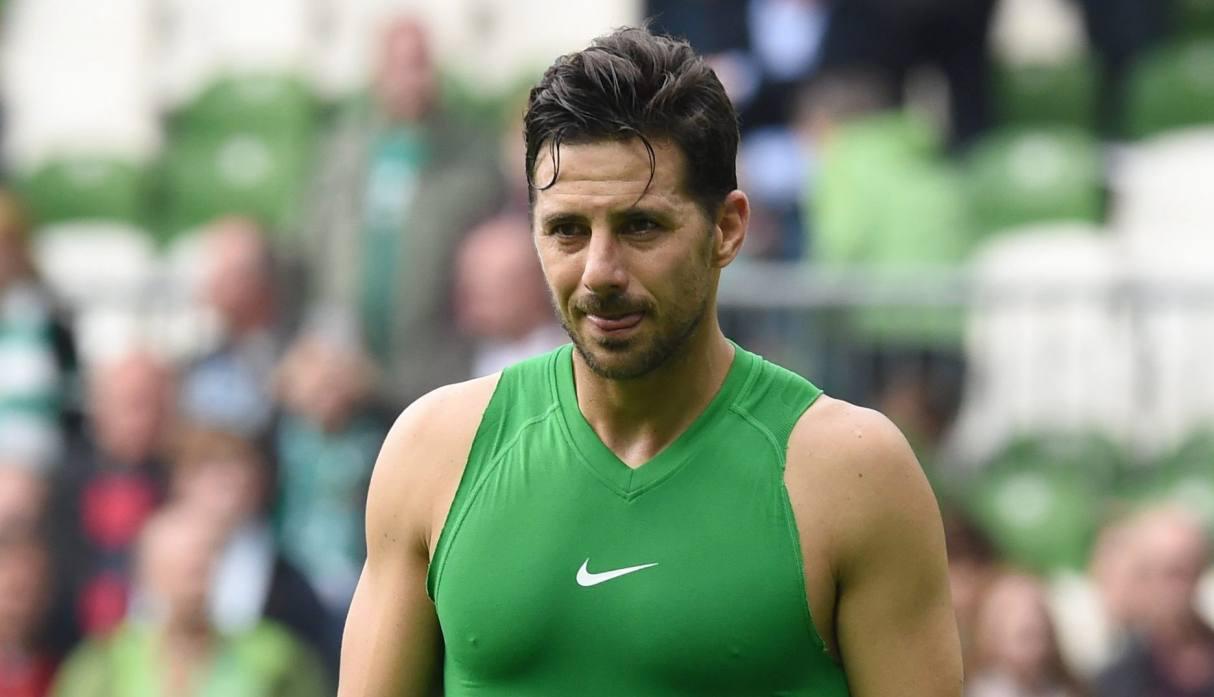 Claudio Pizarro sería sancionado por Werder Bremen debido a recientes actitudes del peruano. (Foto: EFE)