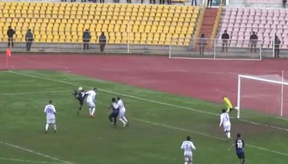 YouTube: Tremendo gol de taconazo en la Liga de Kazajistán [VIDEO]