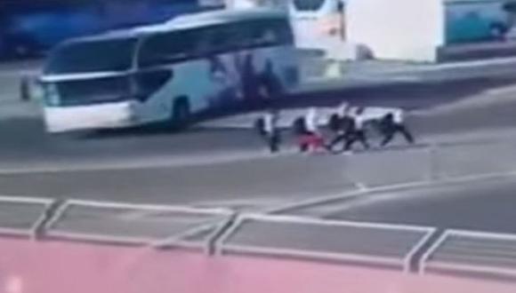 Bus atropelló a varias nadadoras en Villa Olímpica de Bakú