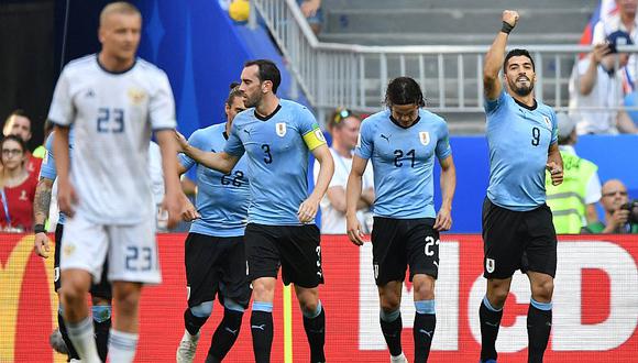 Uruguay goleó a Rusia y aseguró el primer lugar