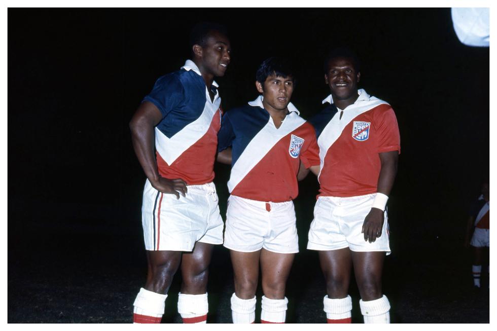 'Perico' León en una postal para el recuerdo con el 'Cholo' Sotil y Julio Baylón. (Foto: Archivo GEC)