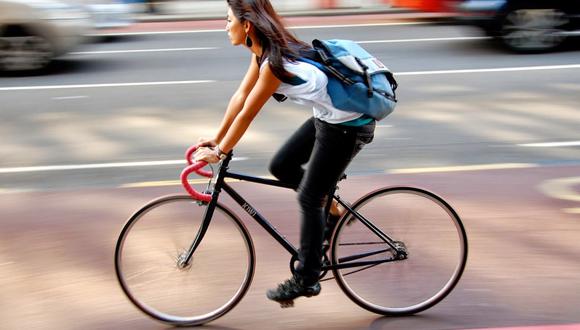 El cuidado de la salud física y mental, proteger el medio ambiente y el ahorro económico son algunas de las razones para montar bici.