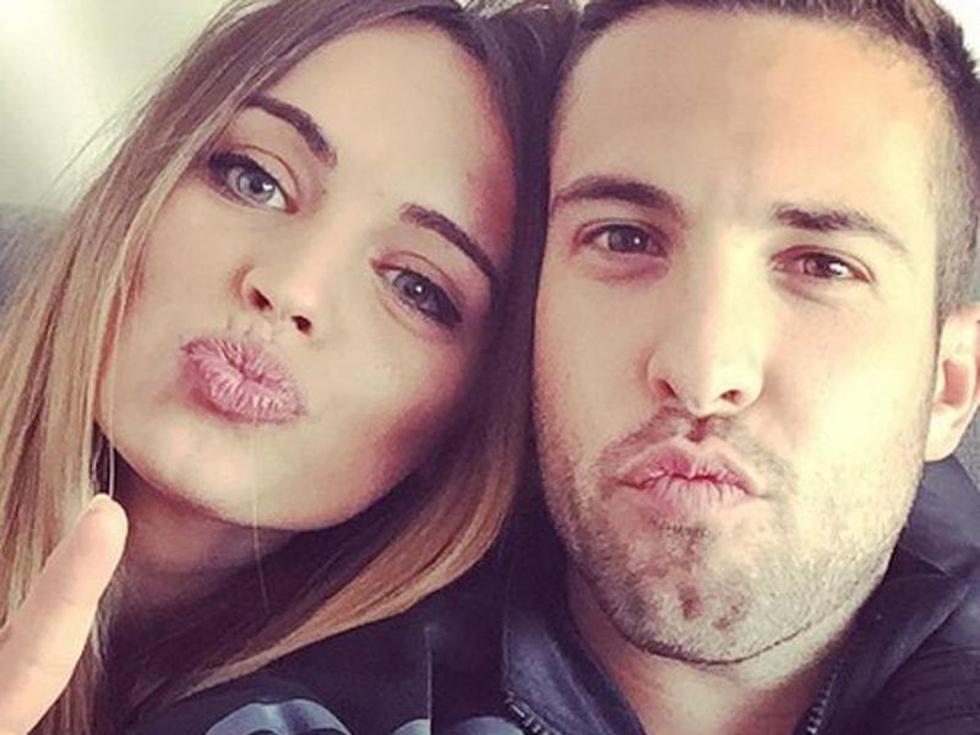 Barcelona: Jordi Alba presenta a su nueva novia [FOTO]
