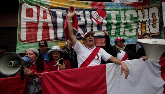 Crisis en el Congreso: manifestantes visten la camiseta de Perú para hacerse escuchar en el parlamento | VIDEO