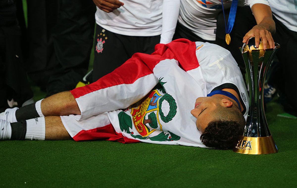 Paolo Guerrero celebró con la Blanquirroja el título de aquel Mundial de Clubes 2012. (Getty)