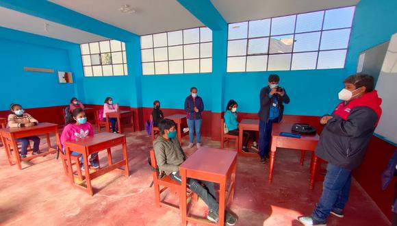 La autoridad regional visitó los colegios que ya retornaron a las modalidades presencial y semipresencial. (Foto: Gobierno Regional de La Libertad)
