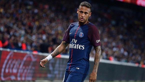 Excampeón mundial francés da con palo a Neymar por disputas con Cavani