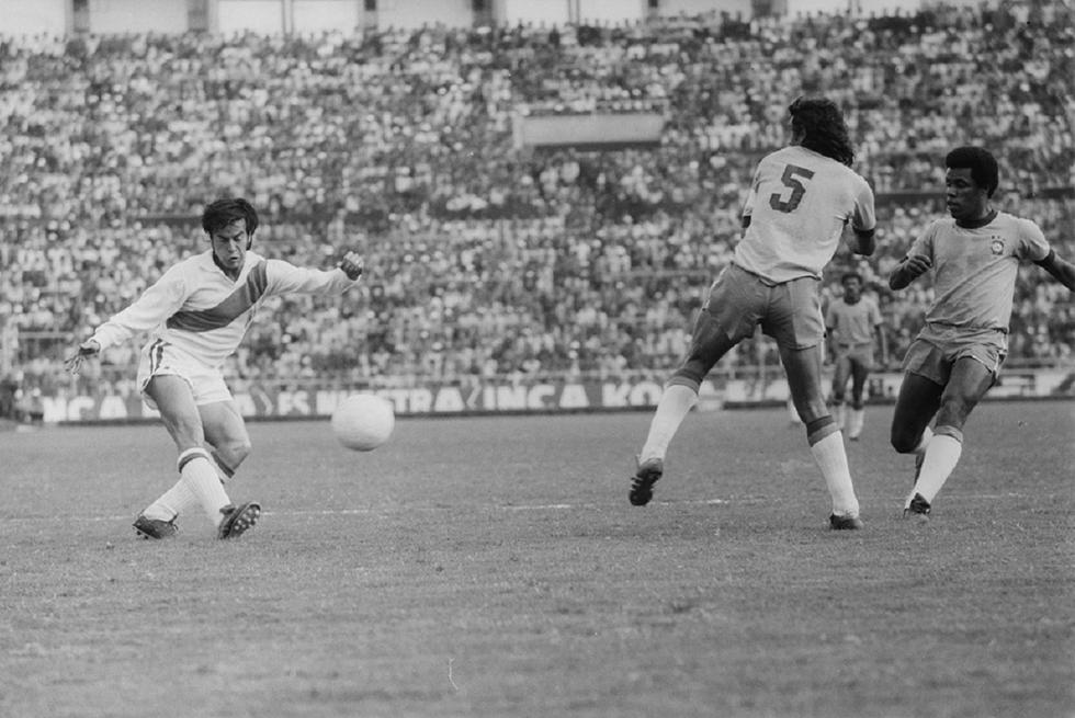 Oswaldo Felipe Ramírez Salcedo, nace en Lima el 28 de marzo de 1947. A la edad de 19 años debuta profesionalmente defendiendo la camiseta del Sport Boys del Callao y a los 22 años debuta con la Selección peruana. (Foto: GEC Archivo Histórico) 