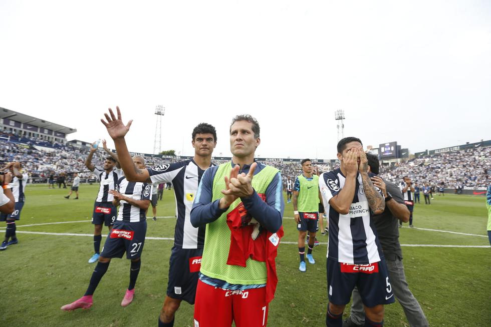 Los jugadores de Alianza Lima abandonaron cabizbajos el campo de Matute tras perder la final | Foto: GEC