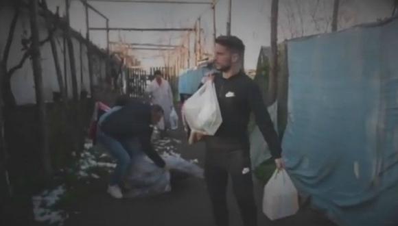 Jugará en Rusia 2018 con Bélgica y sale a repartir pizzas de noche