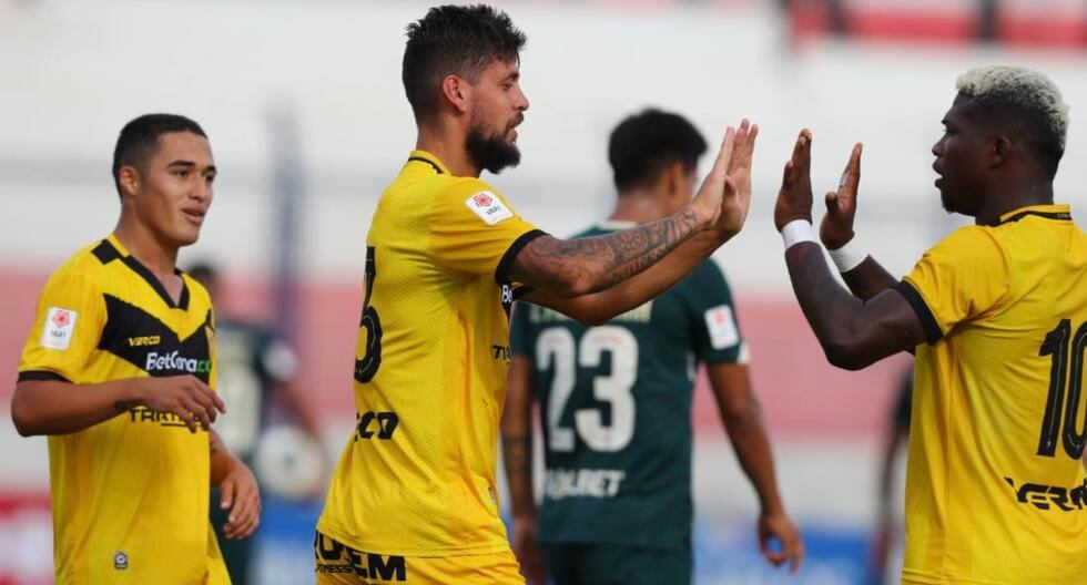 Universitario cayó 3-1 frente a Cantolao por la Liga 1 |  FOOTBALL-PERUANO