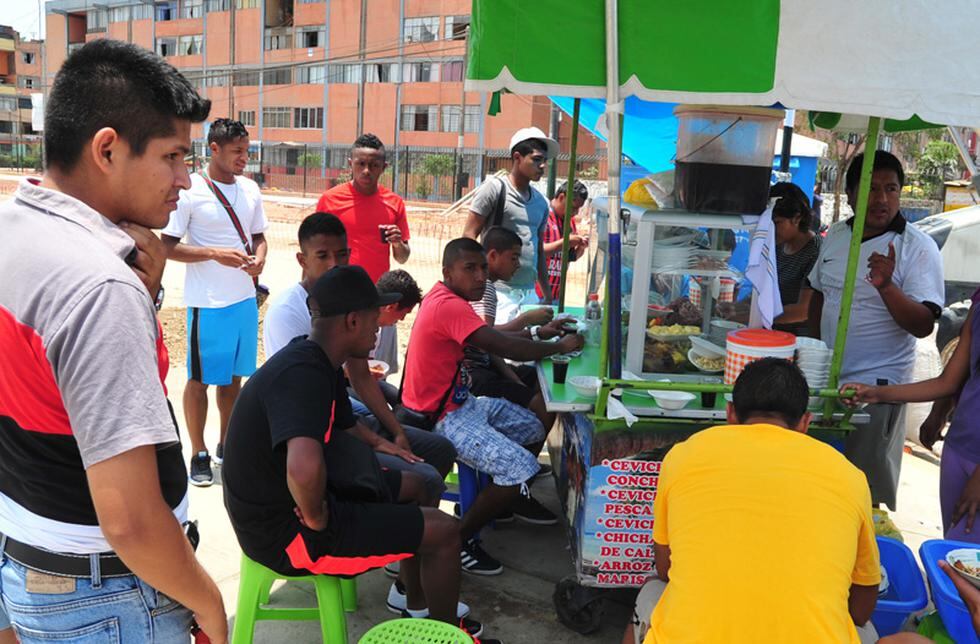 Son del pueblo: Alianza Lima y el ceviche de carretilla en Matute [FOTOS]