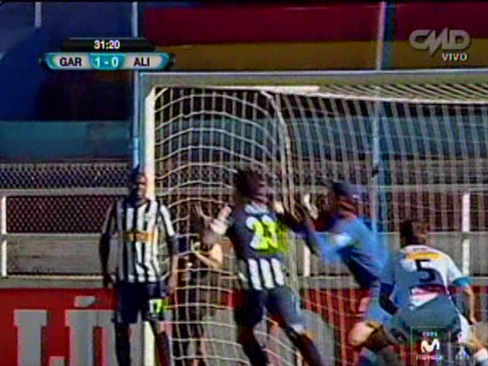 Mala salida de George Forsyth provoca el gol de Real Garcilaso [VIDEO]