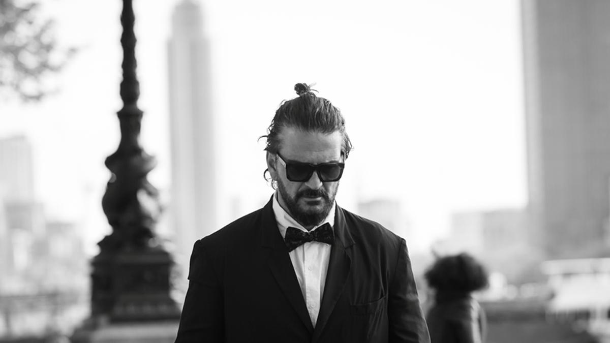 Ricardo Arjona presenta su nuevo álbum: Negro