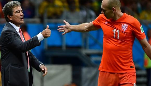Jorge Luis Pinto a Arjen Robben: Déjanos ganar porque tu ya has ganado todo