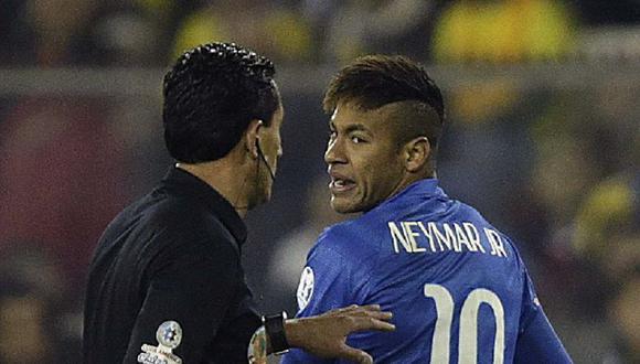 Neymar: Brasil denunciará que árbitro lo llamó "piscinero"
