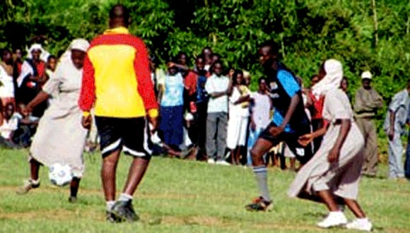 Monjas kenianas emulan a Messi para ayudar a niños huérfanos
