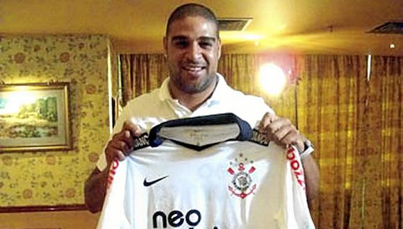 Corinthians confirma fichaje de Adriano, quien jugará con "Cachito" 