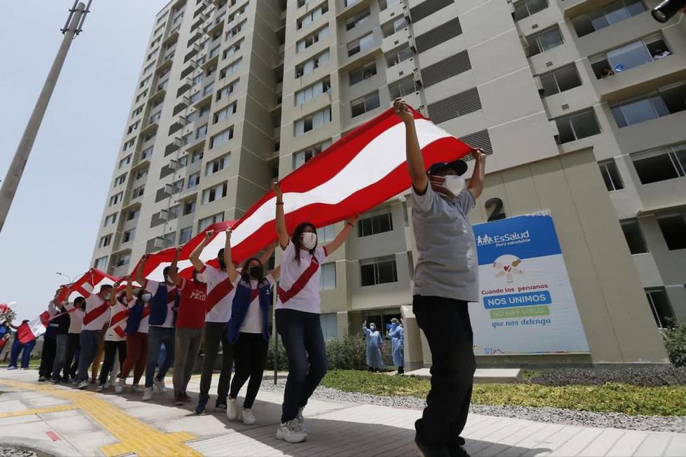 El banderazo desde la Villa Panamericana para alentar a la selección peruana. (Foto: Jorge Cerdan / GEC)