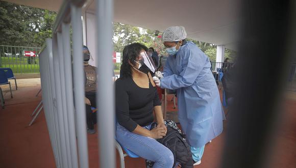 En Perú se aplican dos dosis para completar vacunación contra el COVID-19.  (Foto: Jorge Cerdan / GEC)