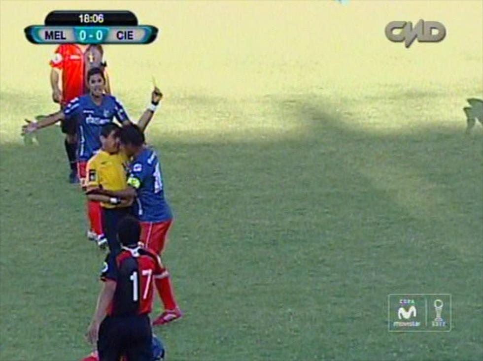 Copa Inca: Santiago Acasiete es expulsado por agresión al árbitro [VIDEO]