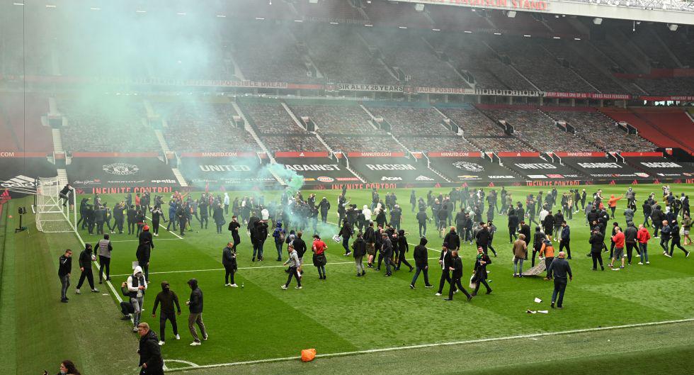 La invasión de hinchas a Old Trafford que obligó a que se postergue el Manchester United-Liverpool. (Foto: AFP)