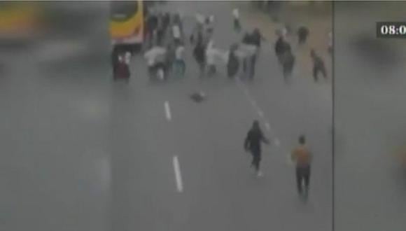 Hinchas de Alianza Lima asesinan a joven con camiseta de Universitario [VIDEO]