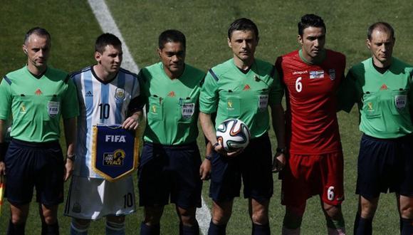 Mundial Brasil 2014: Capitán de Irán le pide la camiseta a Lionel Messi en el saludo inicial
