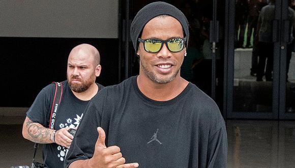 Ronaldinho se casará con dos mujeres a la vez en agosto