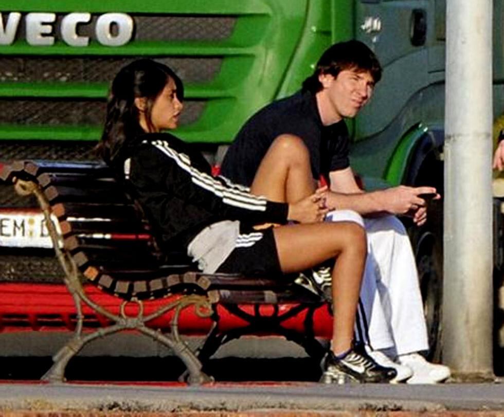 Novia de Lionel Messi publica fotos privadas con la 'Pulga'