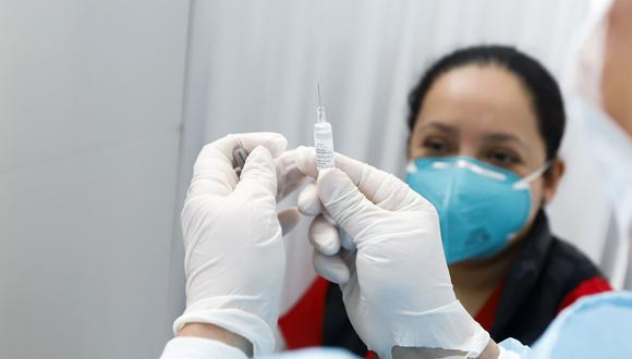 Esta semana el proceso de inmunización contra el COVID-19 continuará en los 70  centros de vacunación distribuidos en Lima y Callao. (Foto: Andina).