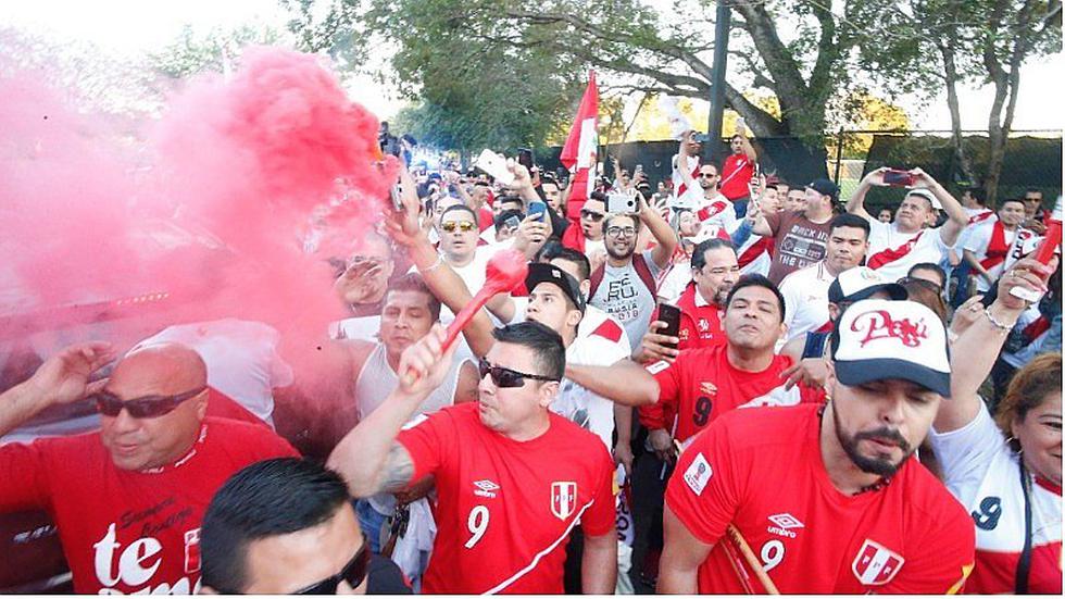 Selección peruana: Hinchas realizan banderazo en Miami