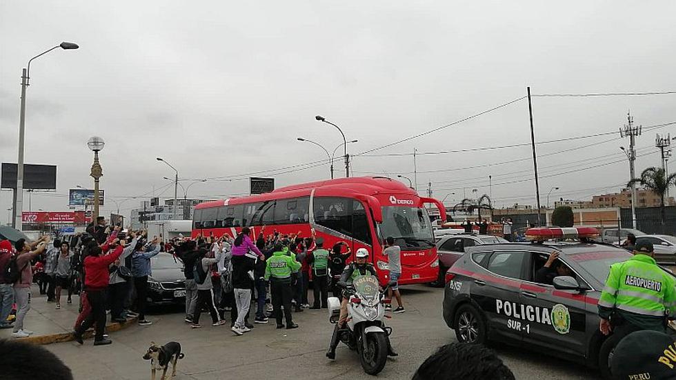 Selección Peruana / Perú viajó rumbo a Porto Alegre para disputar la Copa América 2019 | FOTOS y VIDEO
