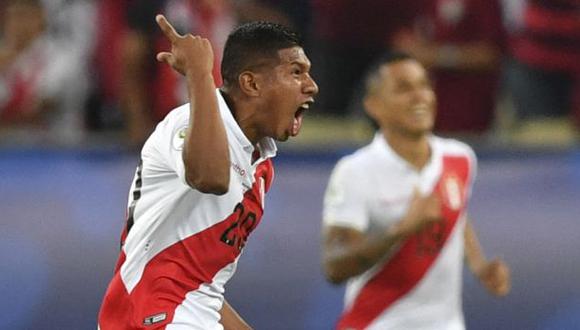 Edison Flores tiene 15 goles con camiseta de la selección peruana. (Foto: AFP)