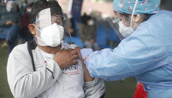 A la fecha, en el proceso de vacunación contra el COVID-19 en el Perú se aplican dos dosis. (Foto: Jorge Cerdan/@photo.gec)