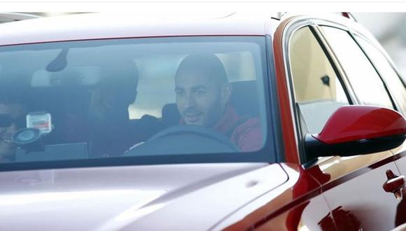 Insólito: Policía detiene a Karim Benzema por no tener licencia de conducir