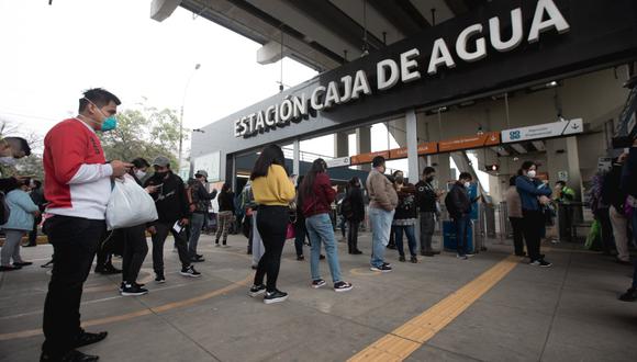 Aún se reportan largas colas en estaciones del Metro de Lima al mantener el aforo reducido al 37% en medio de la pandemia del coronavirus. (Foto: Referencial/Anthony Niño de Guzmán/ GEC)