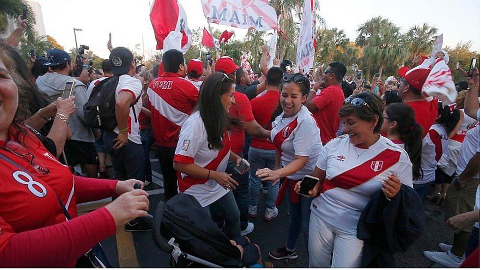 Selección peruana: Hinchas realizan banderazo en Miami
