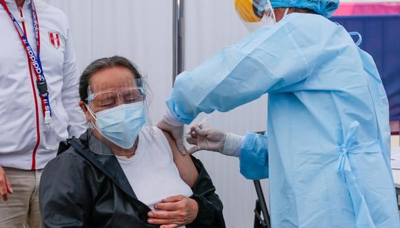 El Ministerio de Salud informó sobre las fechas en las que las personas de 30 a 49 años empezarán a ser vacunadas en Lima y Callao. (Foto: archivo GEC)