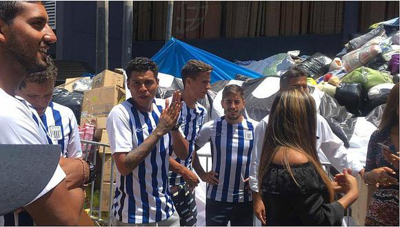 Alianza Lima: jugadores entregan víveres a afectados por huaicos