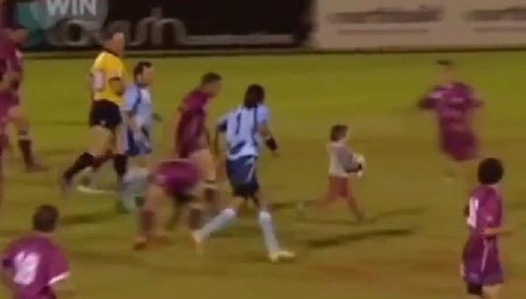 Rugby: Niño de cuatro años se mete a la cancha y anota un try [VIDEO]