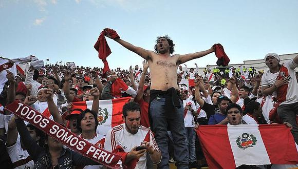 Perú vs. Argentina: Hincha pide en misa que bicolor vaya al Mundial [VIDEO]