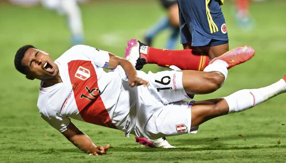 El lateral de la selección peruana es baja para el duelo ante Venezuela y el comando técnico esperará su evolución los próximos días, según periodista de ESPN. (FOTO: AFP)