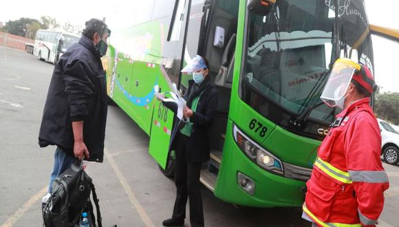El Ministerio de Salud y el Ministerio de Transportes han establecido un protocolo que debe ser cumplido por empresas de transporte, choferes, operadores de terminales y pasajeros. (Foto: Andina)