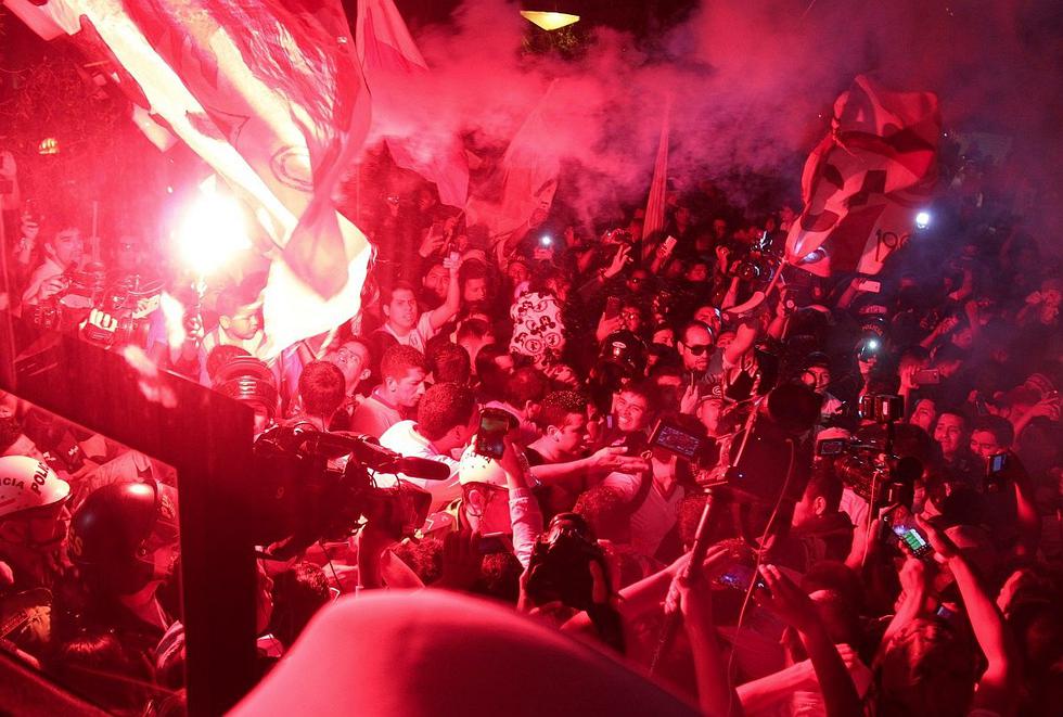 La emotiva salida de los jugadores de Universitario junto a sus hinchas