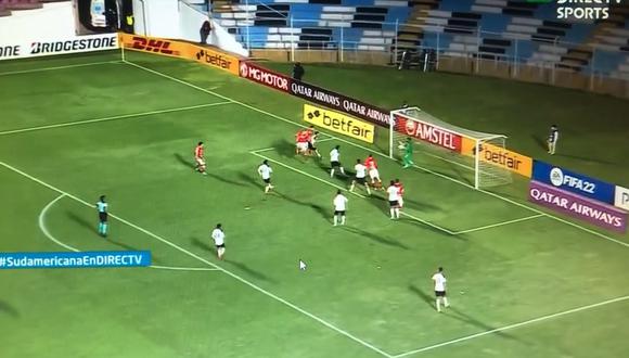 Carlos Cáceda evitó el gol de Cienciano en la Copa Sudamericana. (Foto: Captura Directv )